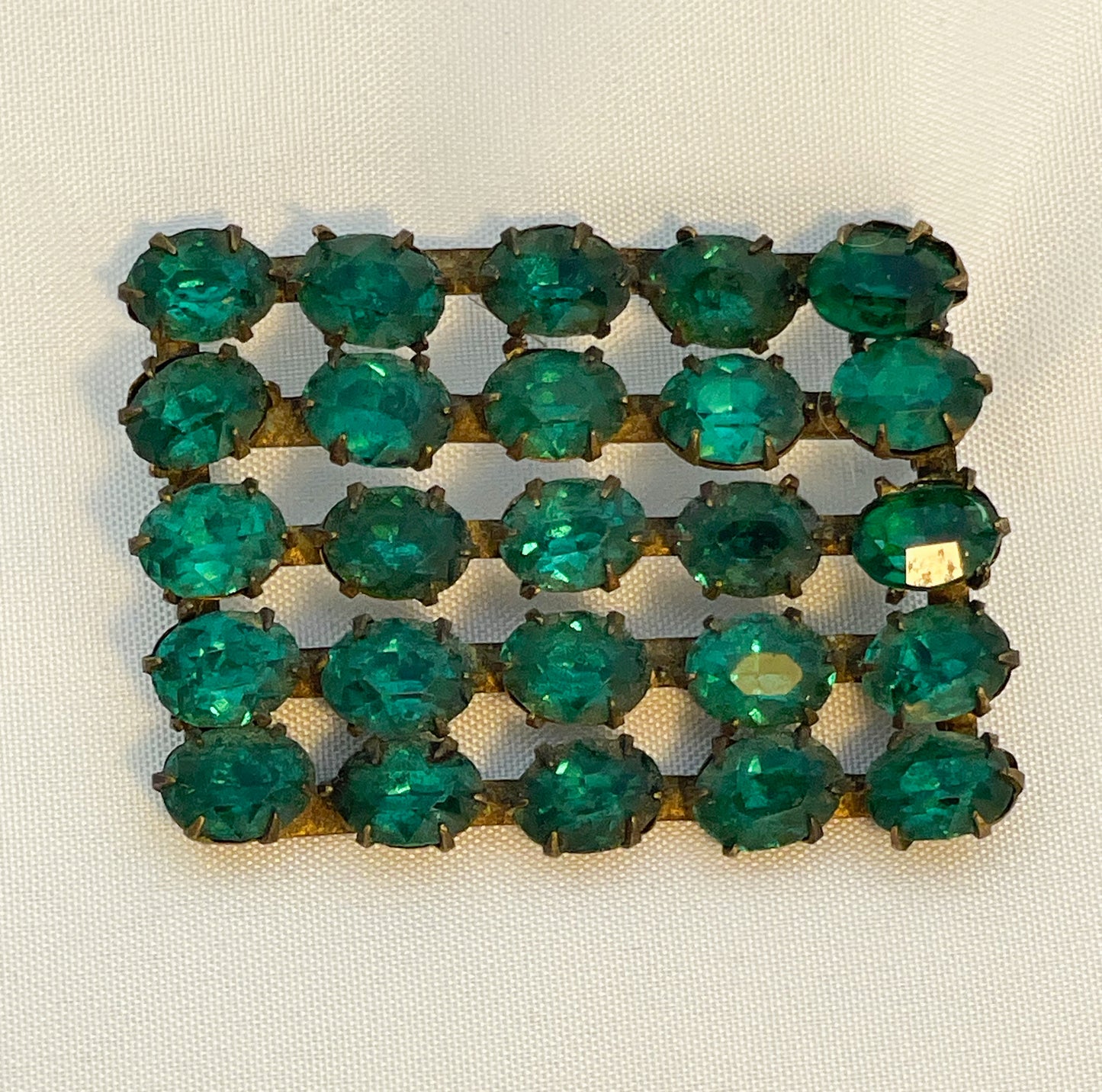 Broche de cristal esmeralda de los años veinte
